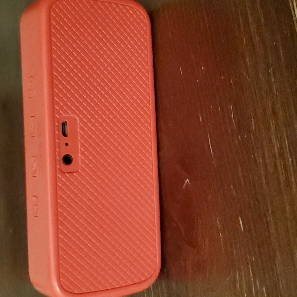 Insignia portable speaker - Picture 3 of 4